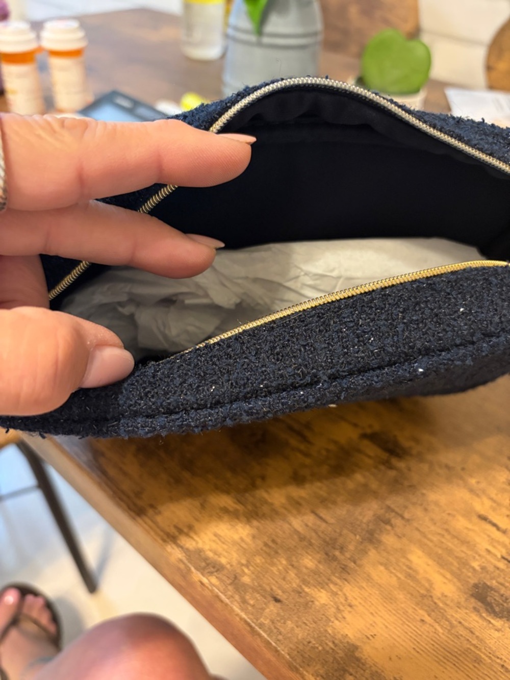 CHANEL Beauté Black Tweed Cosmetic Pouch with Gold Logo - Picture 3 of 3